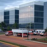 Fachada de hospital em Goiânia, local de internação e morte de jornalista por pneumonia bacteriana.
