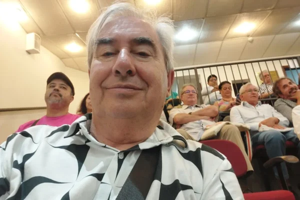 Salomão Sousa, poeta, jornalista e ensaísta: “A poesia não deixa de ser uma fidelidade ao que amamos” | Foto: Arquivo pessoal/Facebook