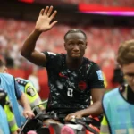 Koné após lesão em Canadá x Catar. Foto: FIFA/FIFA via Getty Images)