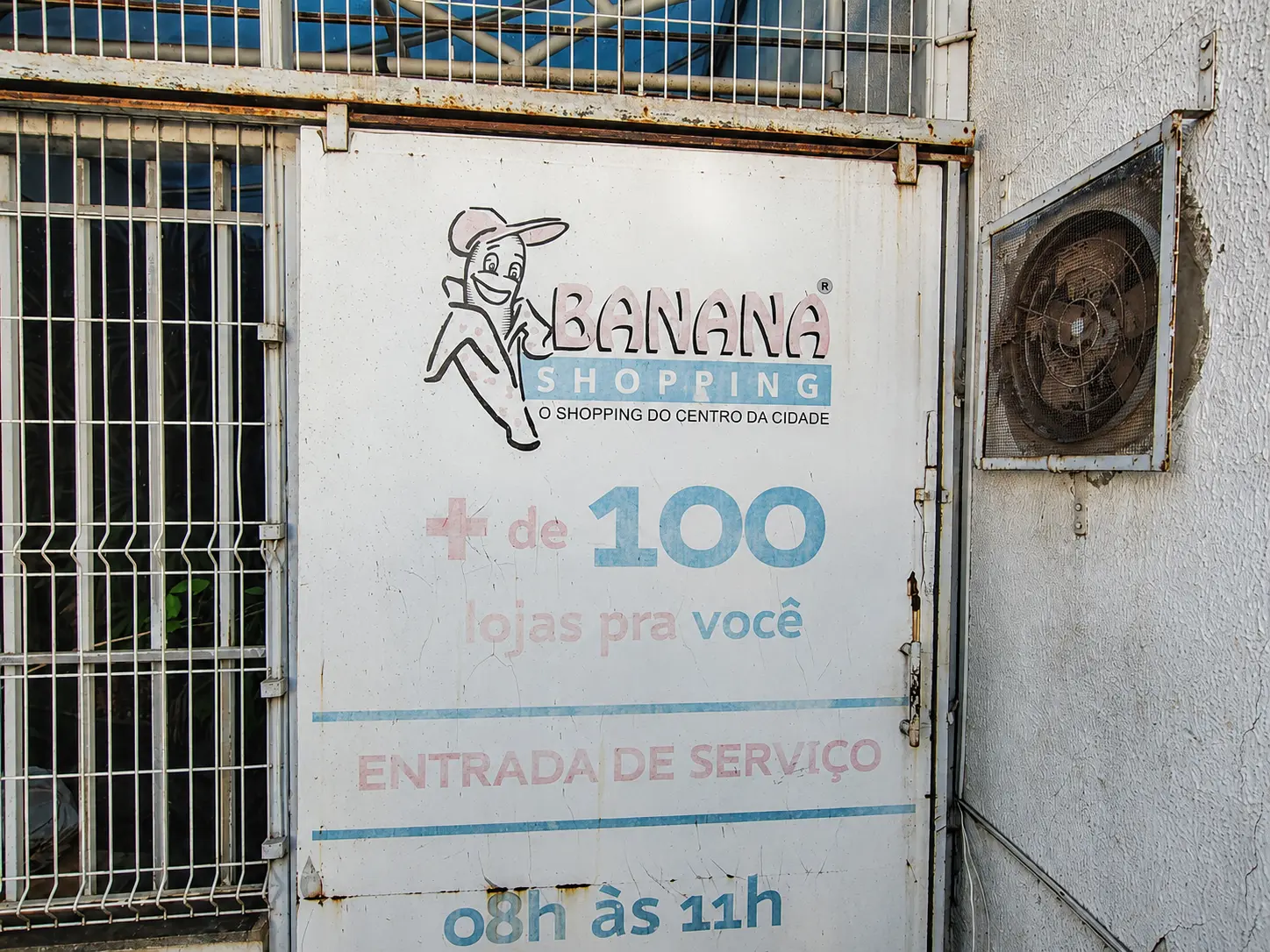 Último empreendimento que abriu no prédio onde era o Banana Shopping está prestes a fechar | Foto: Tiago Vechi