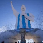 Obra supera a antiga maior estátua de Messi, de 21 metros, construída na Índia | Foto: Reprodução/Redes soicias