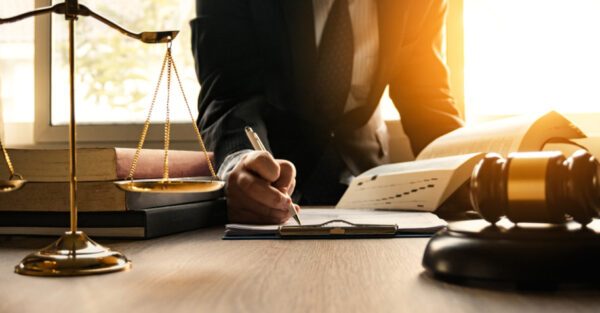 A medida pode retirar de empresas em dificuldades financeiras | Foto: Reprodução