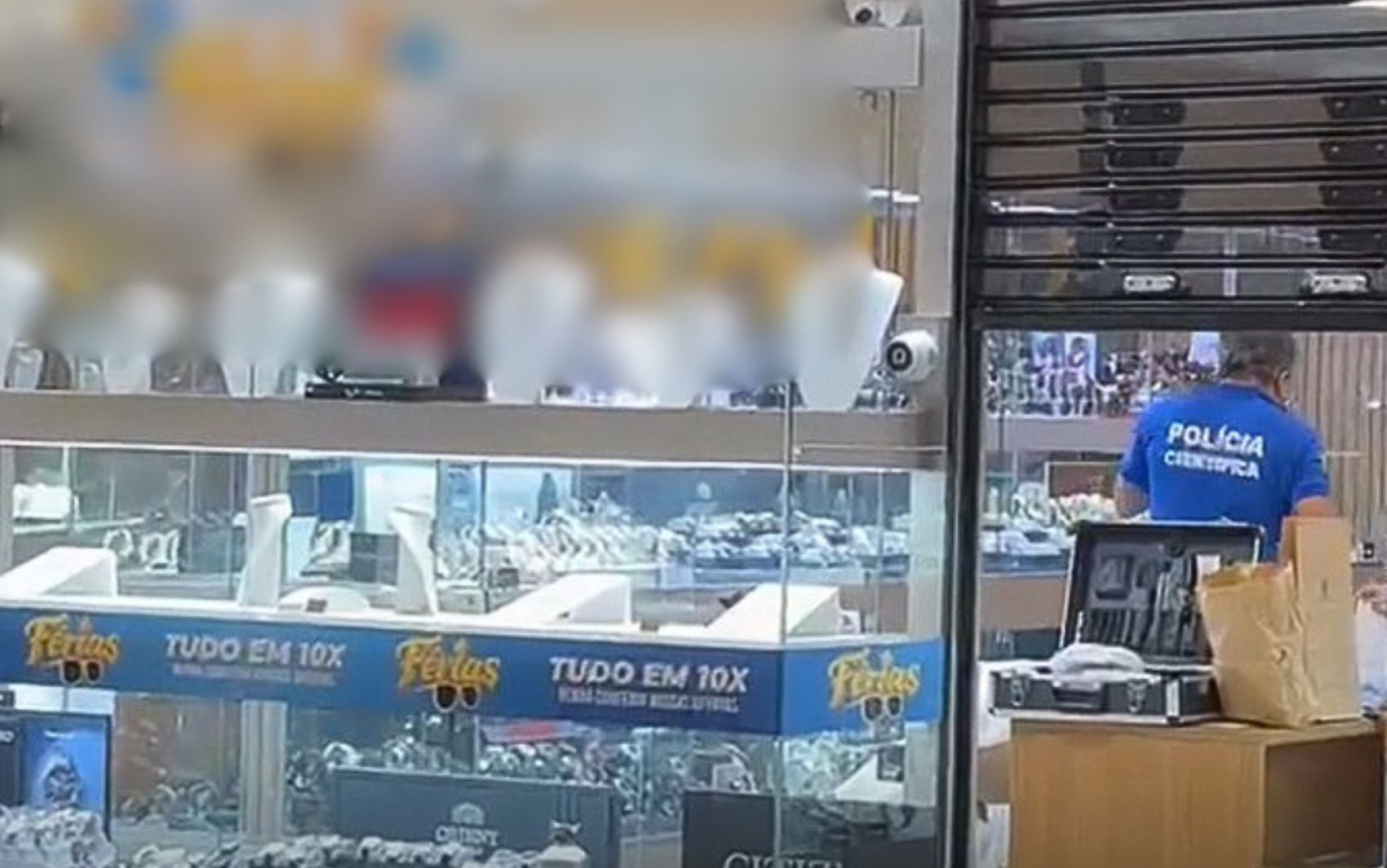 Joalheria furtada fica dentro de um shopping no setor Marista, em Goiânia. — Foto: Reprodução/TV Anhanguera