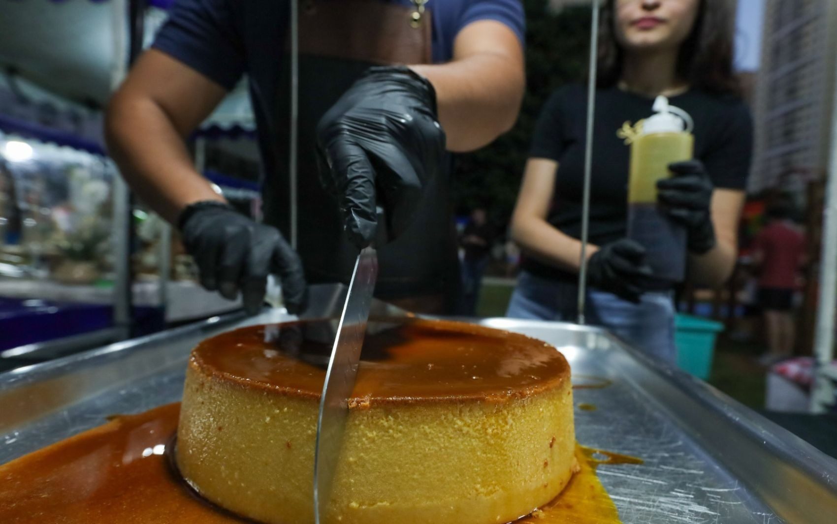 Pudim gigante: doce feito por casal viraliza e vira sensação em feiras de Goiânia — Foto: Guilherme Alves/O Popular