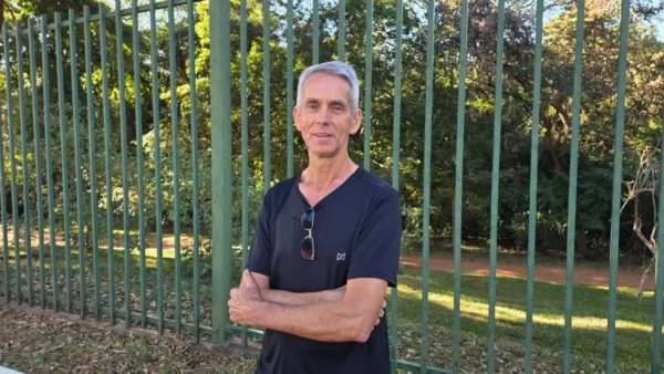Francisco do Carmo, garçom de 65 anos, que participou da 100ª Corrida de São Silvestre | Foto: João Reynol / Jornal Opção