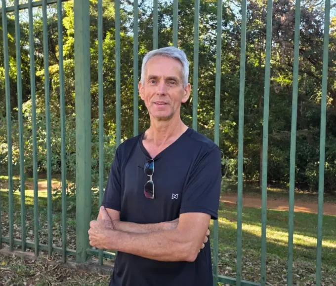 Francisco do Carmo, garçom de 65 anos, que participou da 100ª Corrida de São Silvestre | Foto: João Reynol / Jornal Opção