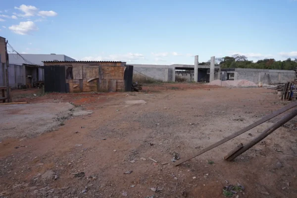 Obra milionária teve apenas 27% de execução; Prefeitura estima investir R$ 10,4 milhões na retomada dos trabalhos - Foto: Gabriel Louza/O HOJE