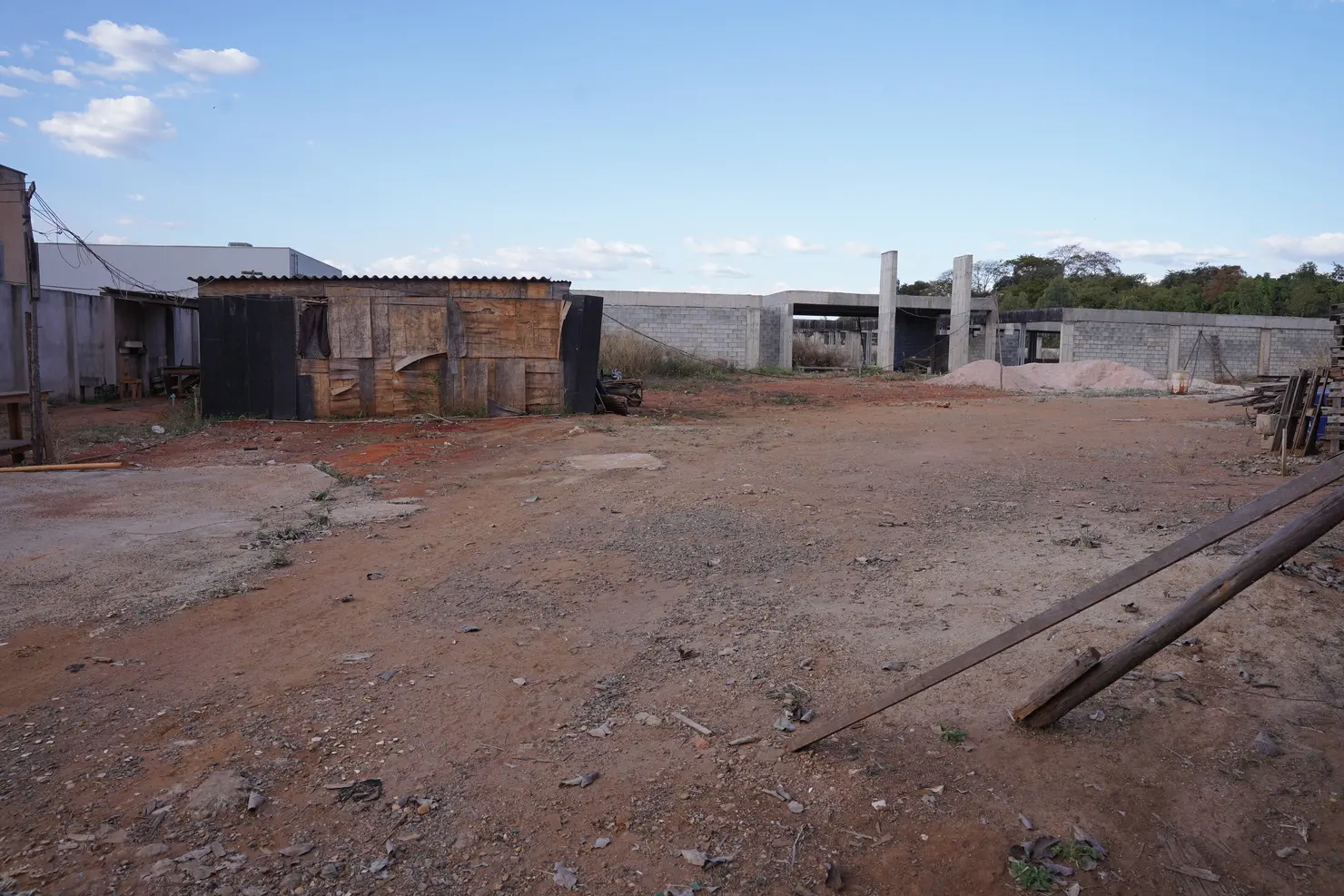 Obra milionária teve apenas 27% de execução; Prefeitura estima investir R$ 10,4 milhões na retomada dos trabalhos - Foto: Gabriel Louza/O HOJE